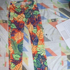 Medium/large Annie’s apparel floral leaf leggings